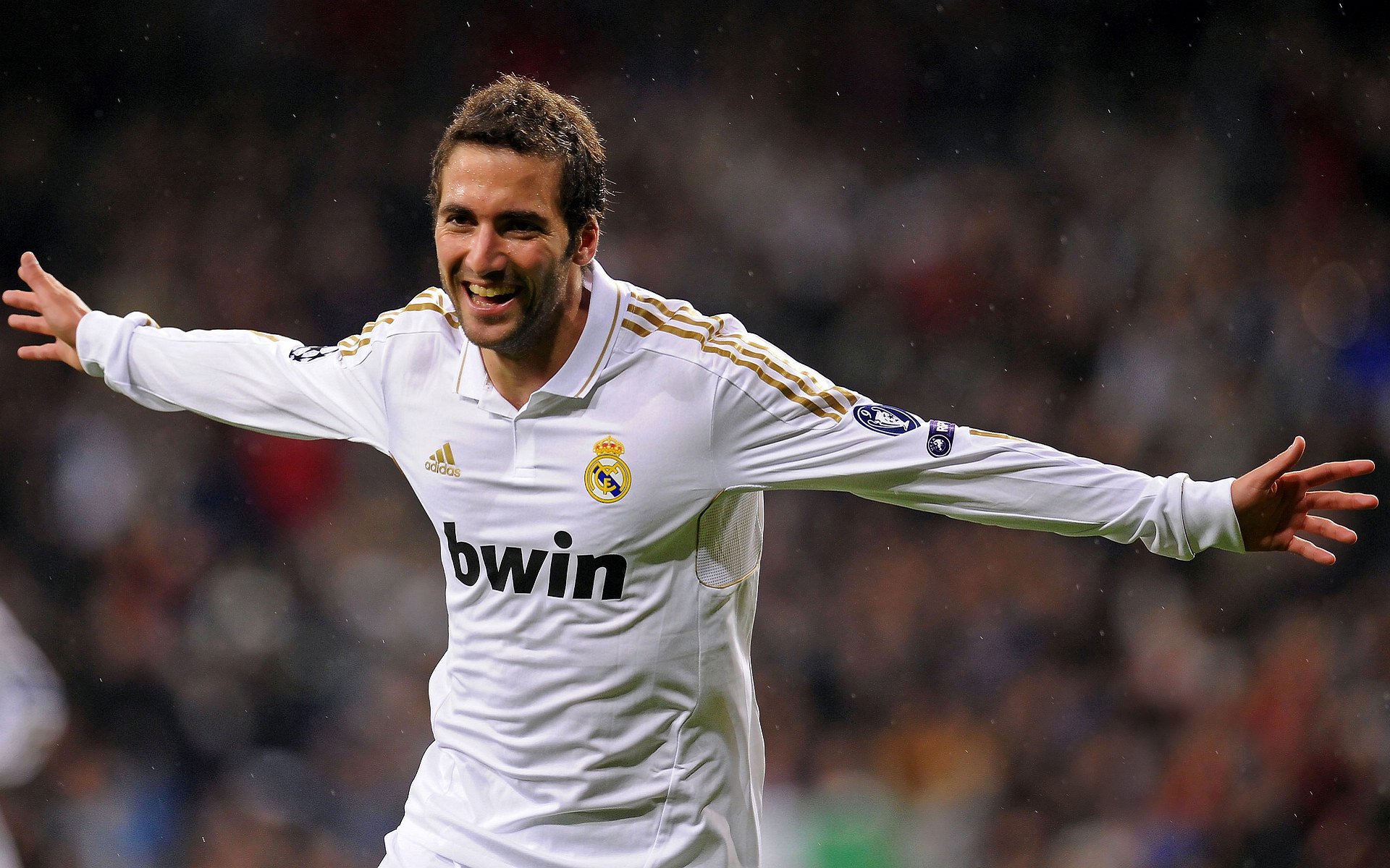 “三叉湖滚球赛：选手精准操控，赛场悬念不断”